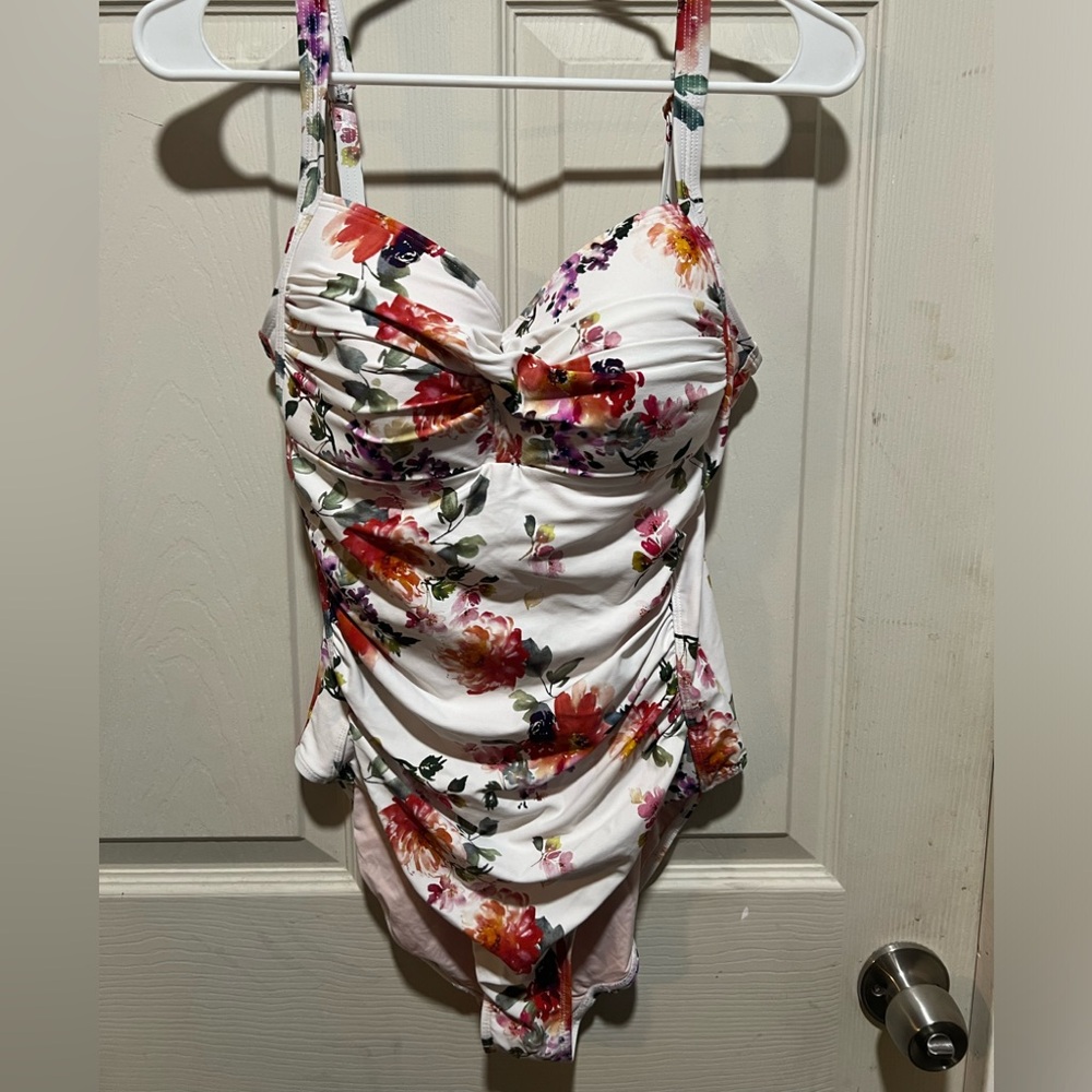 Woman’s Niptuck One Piece Bathing Suit Size 10